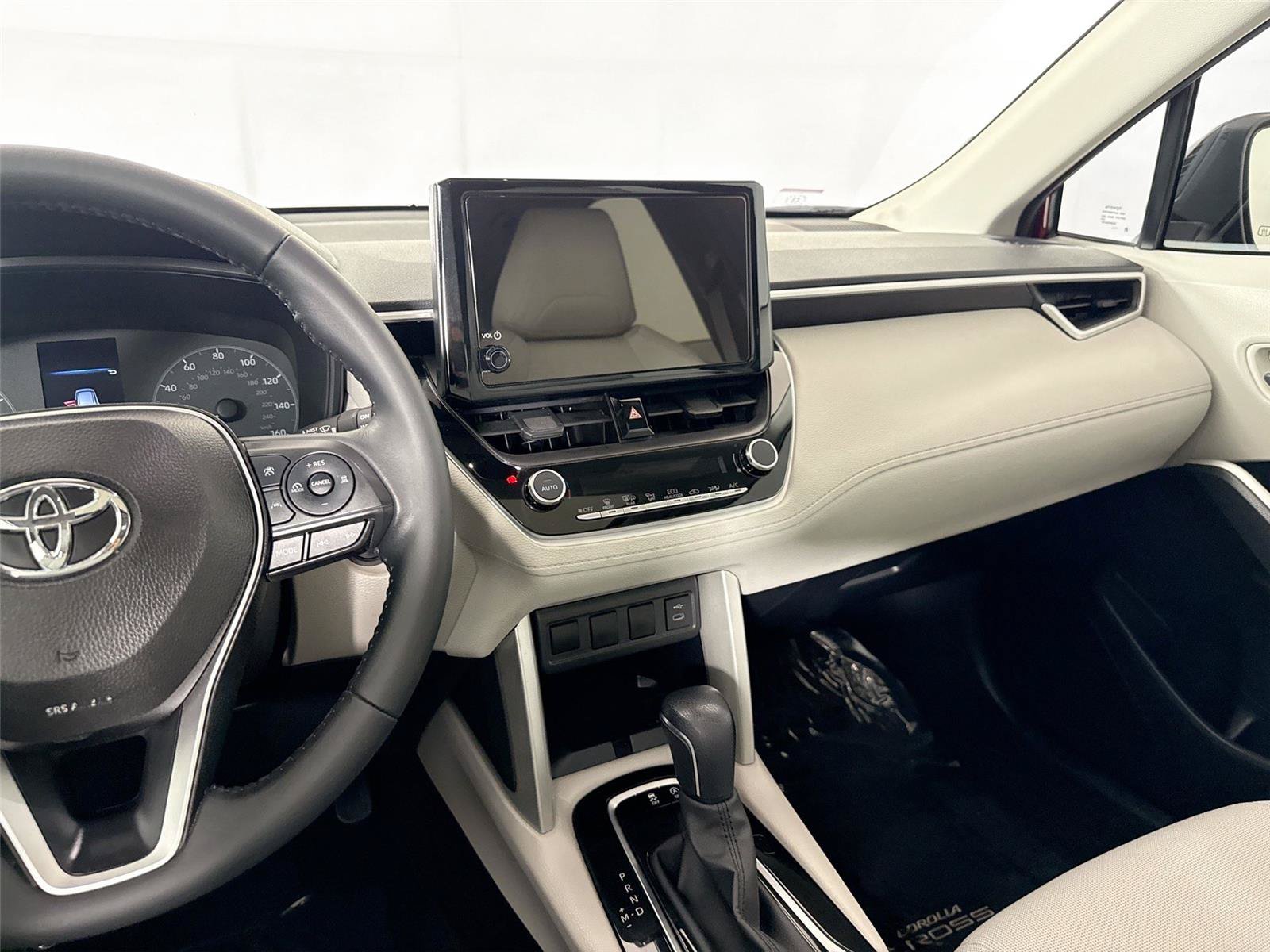 Used 2024 Toyota Corolla Cross LE w/ Moonroof Package FWD image 32