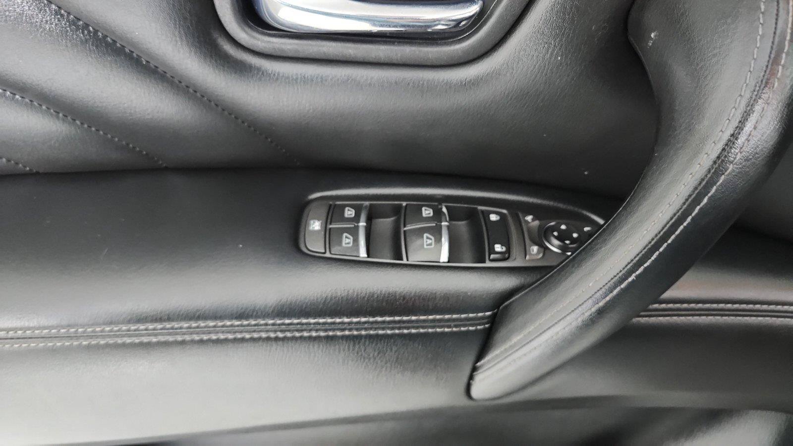 Used 2016 INFINITI QX80 4WD w/ Deluxe Technology Package image 16