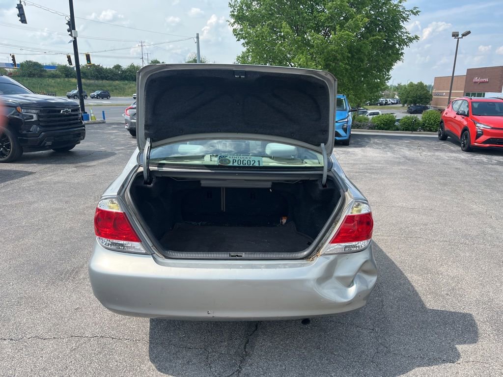Used 2005 Toyota Camry LE FWD image 10