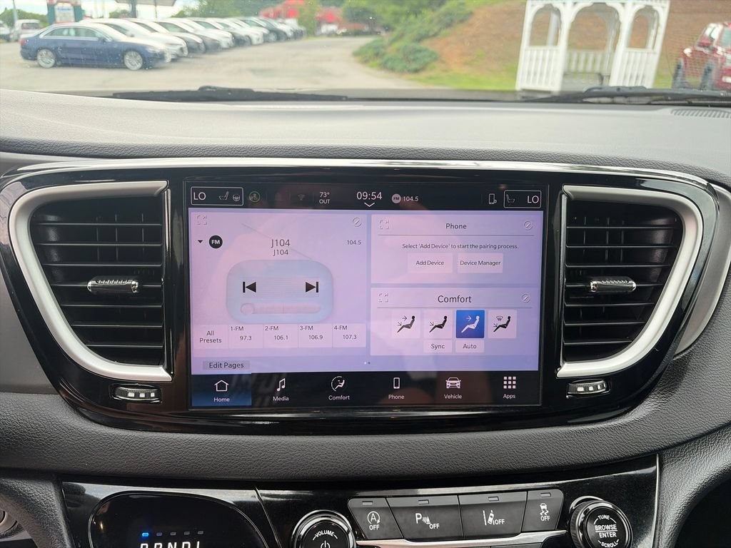 Used 2025 Chrysler Pacifica Select FWD image 19