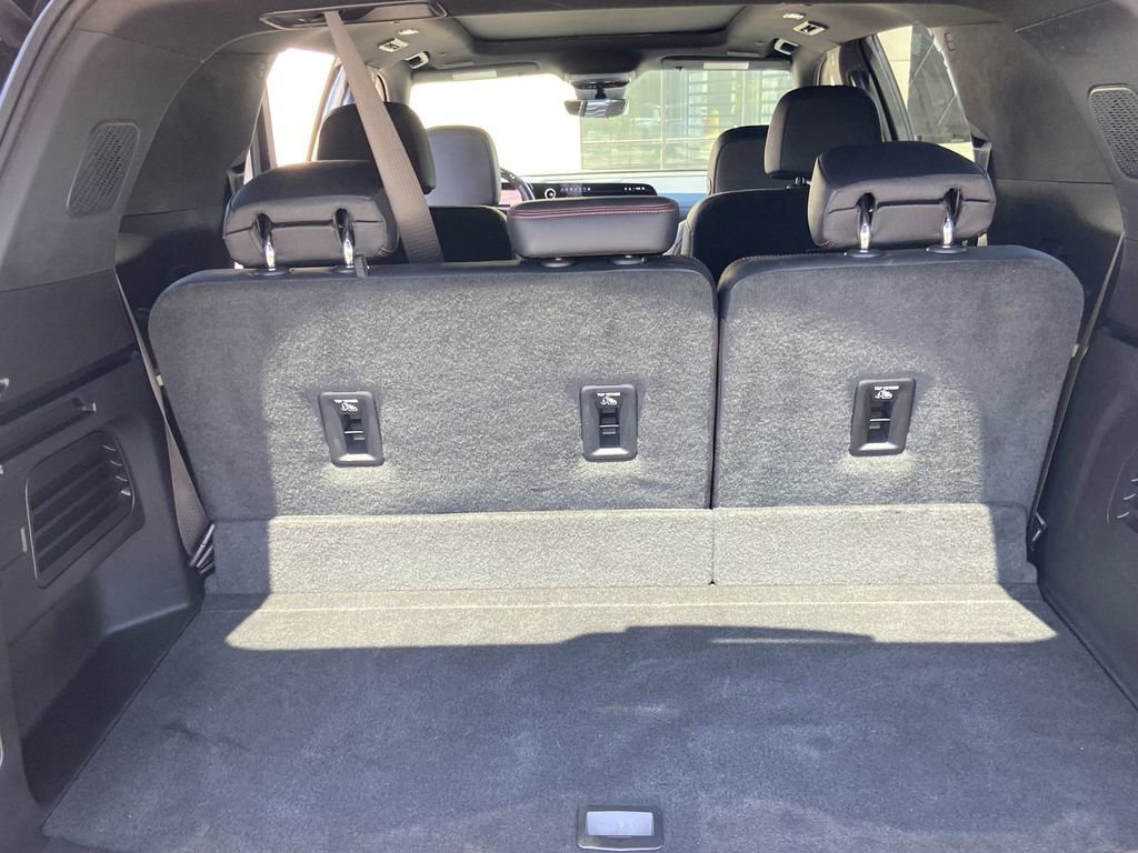 Used 2024 Chevrolet Traverse RS w/ LPO, Floor Liner Package FWD image 23