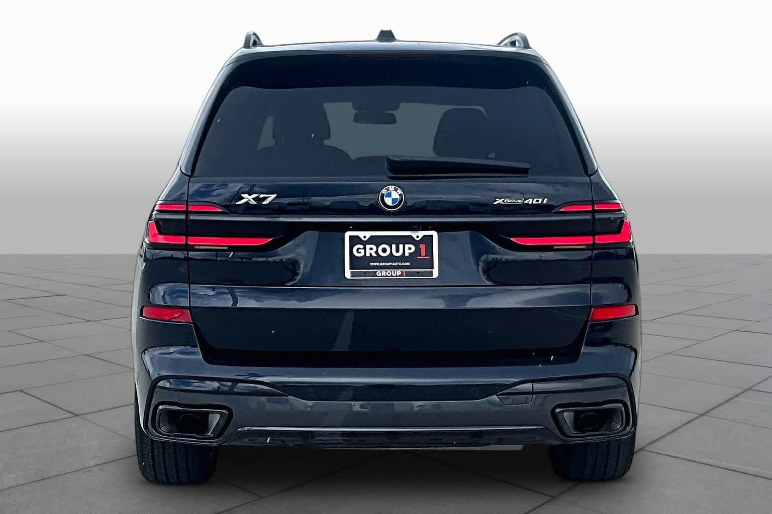 Used 2025 BMW X7 xDrive40i w/ M Sport Package AWD/4WD image 4