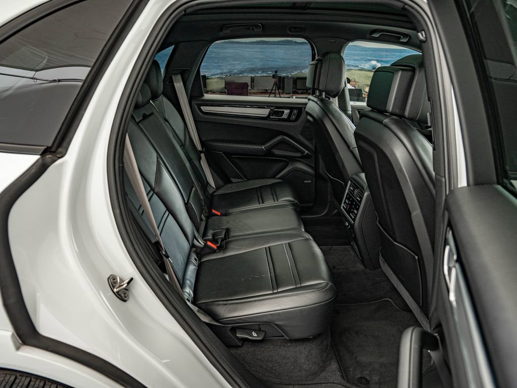 Certified 2023 Porsche Cayenne Platinum Edition image 42