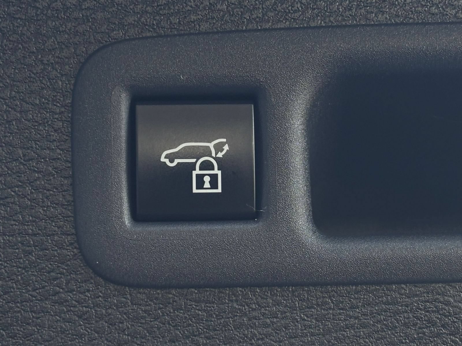 Used 2025 Toyota Sienna XLE FWD image 24