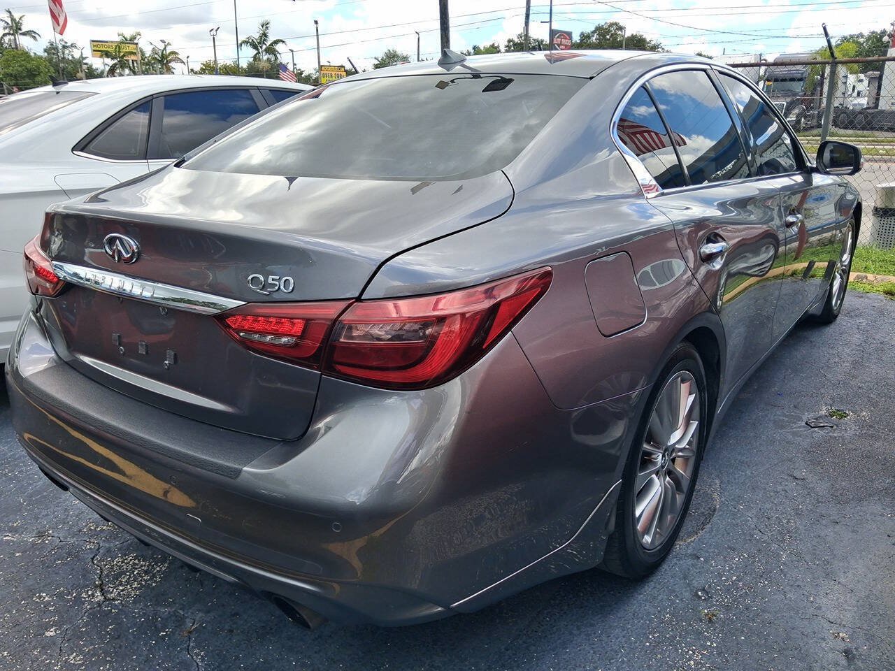 Used 2019 INFINITI Q50 Luxe w/ Essential Package (3.0T Luxe) RWD image 4