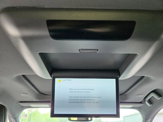 Used 2023 Toyota Sienna Platinum FWD image 16