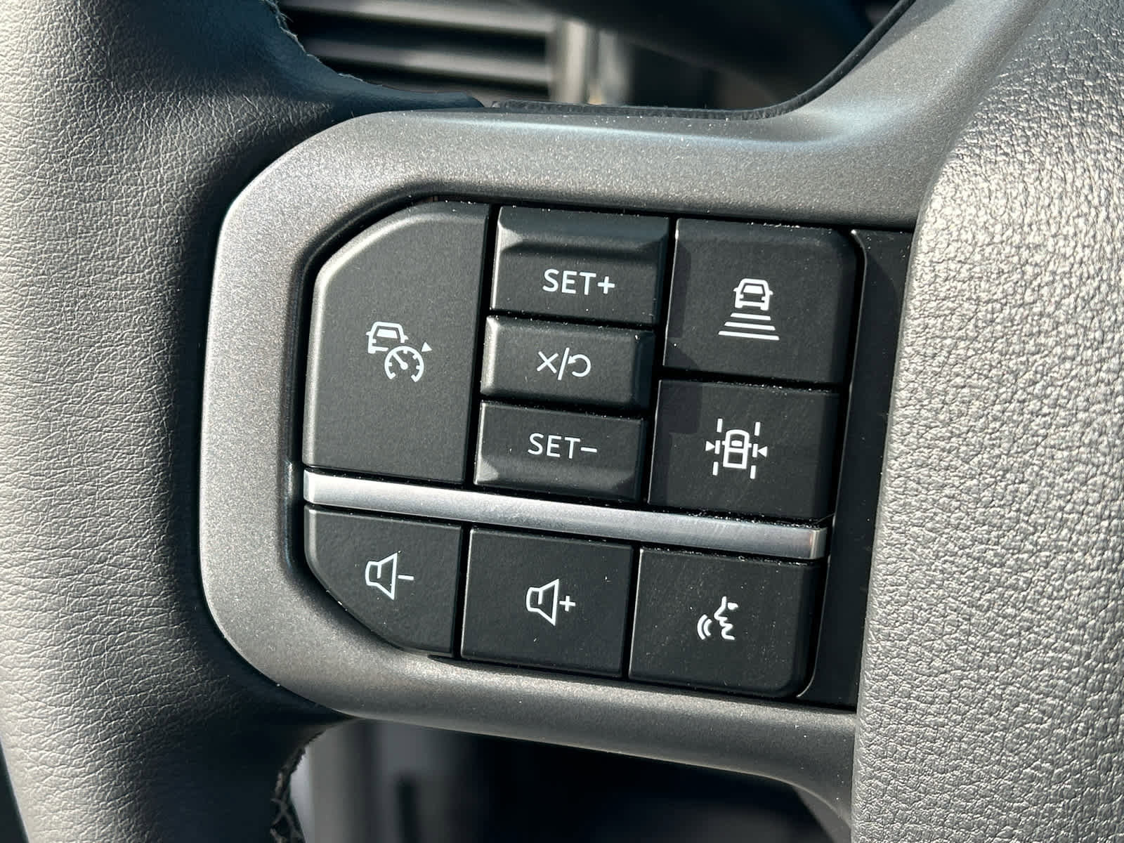 New 2026 Ford F250 Lariat w/ Black Appearance Package image 31