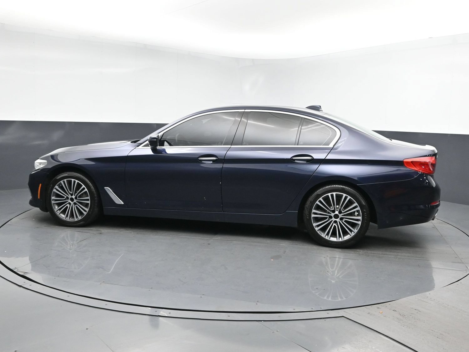 Used 2018 BMW 530i xDrive AWD/4WD image 4