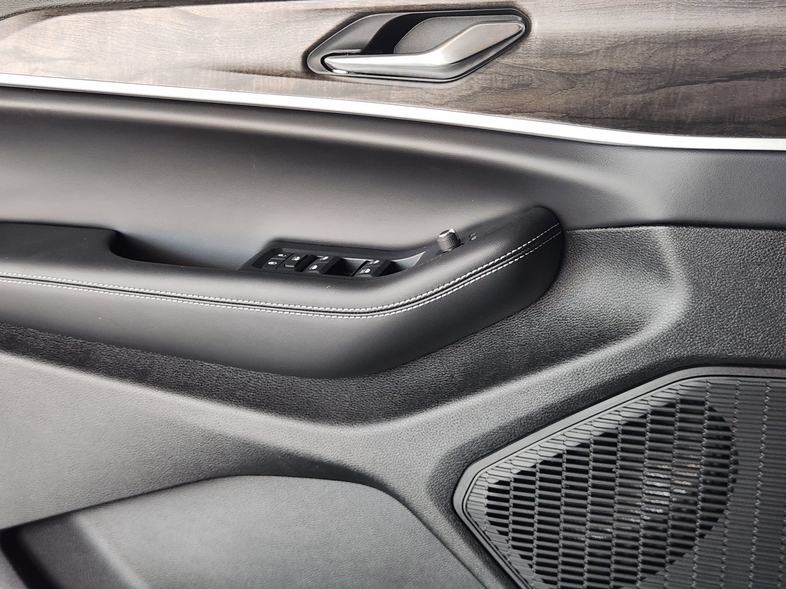New 2026 Jeep Grand Cherokee Altitude RWD image 18