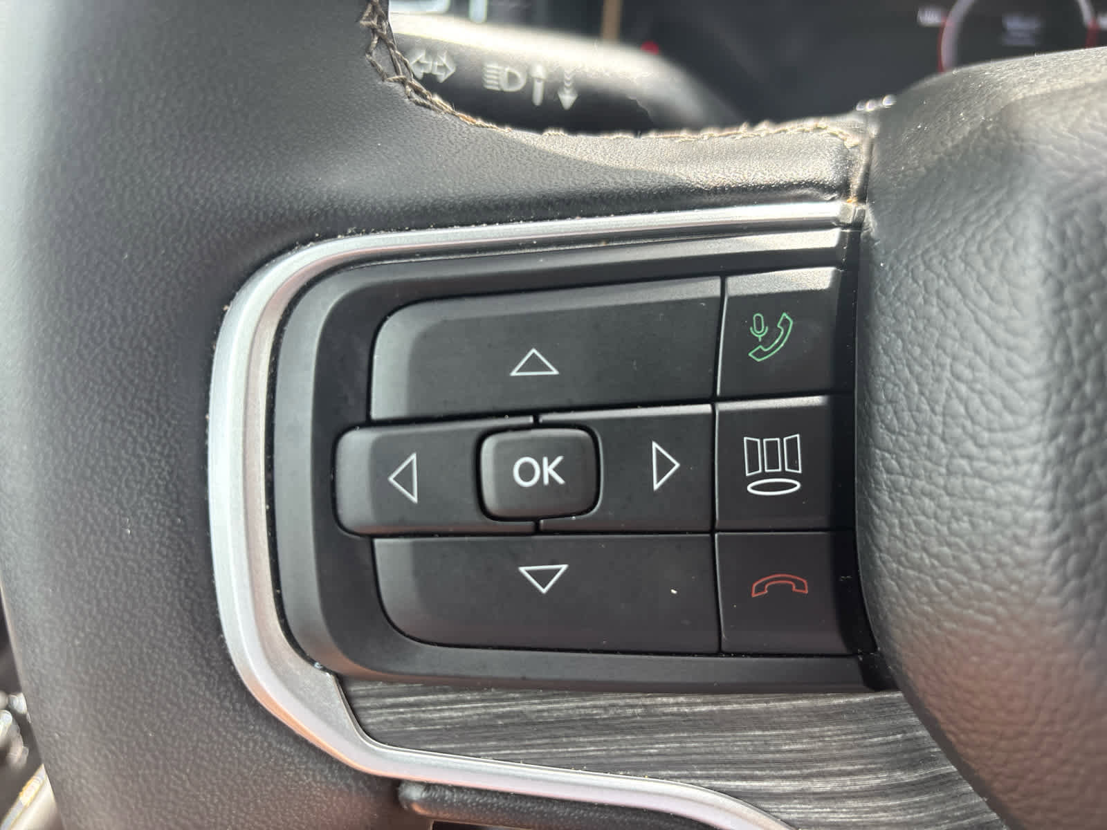 Used 2024 Jeep Wagoneer Series II w/ Flexible Seating Group image 12