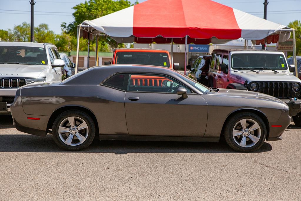Used 2017 Dodge Challenger SXT RWD image 4