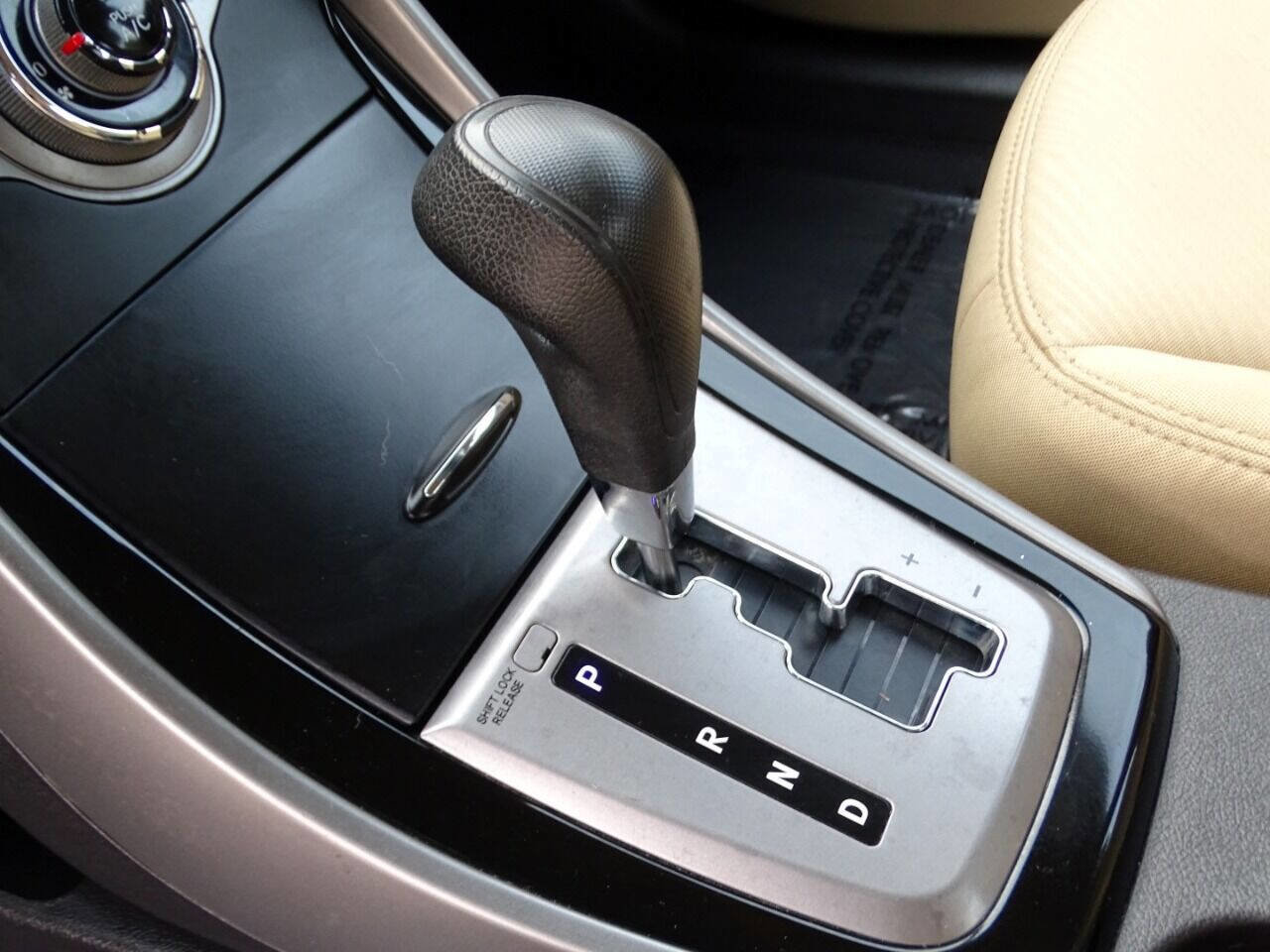 Used 2013 Hyundai Elantra GLS FWD image 48