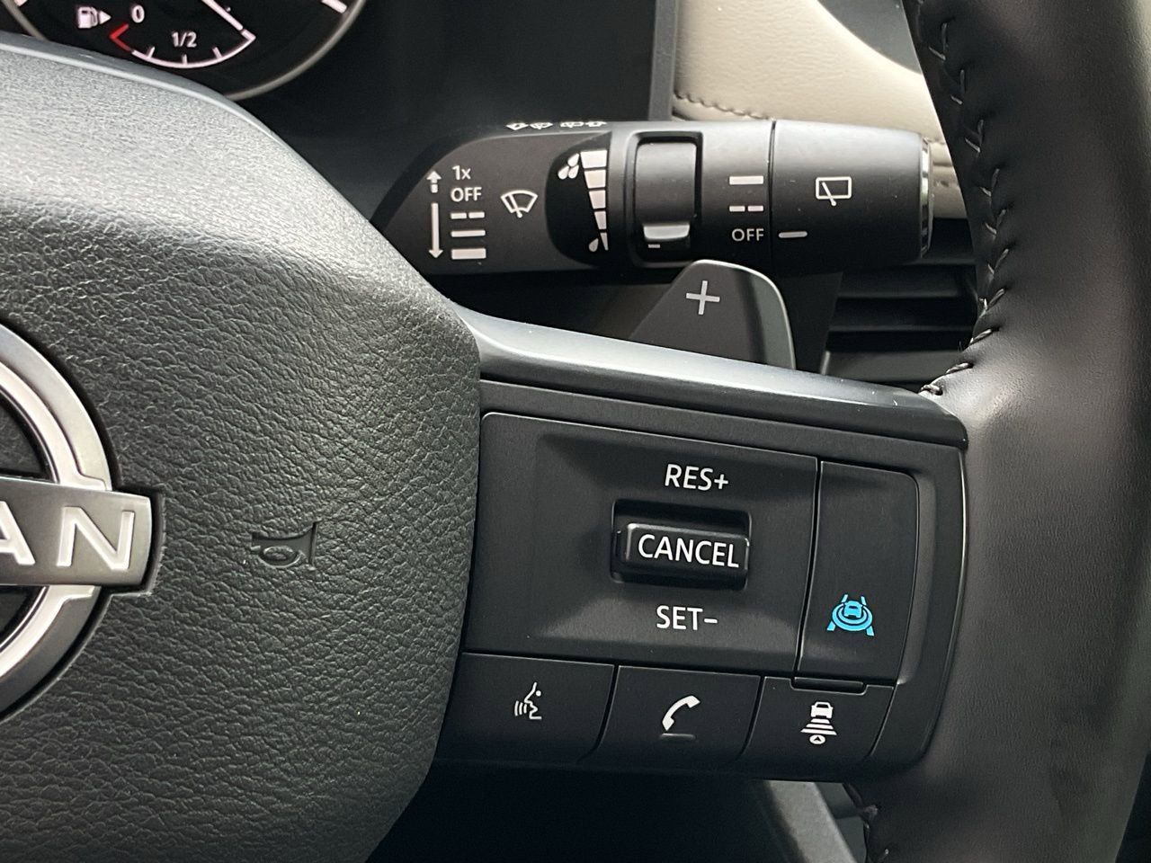 Used 2025 Nissan Rogue SV FWD image 24