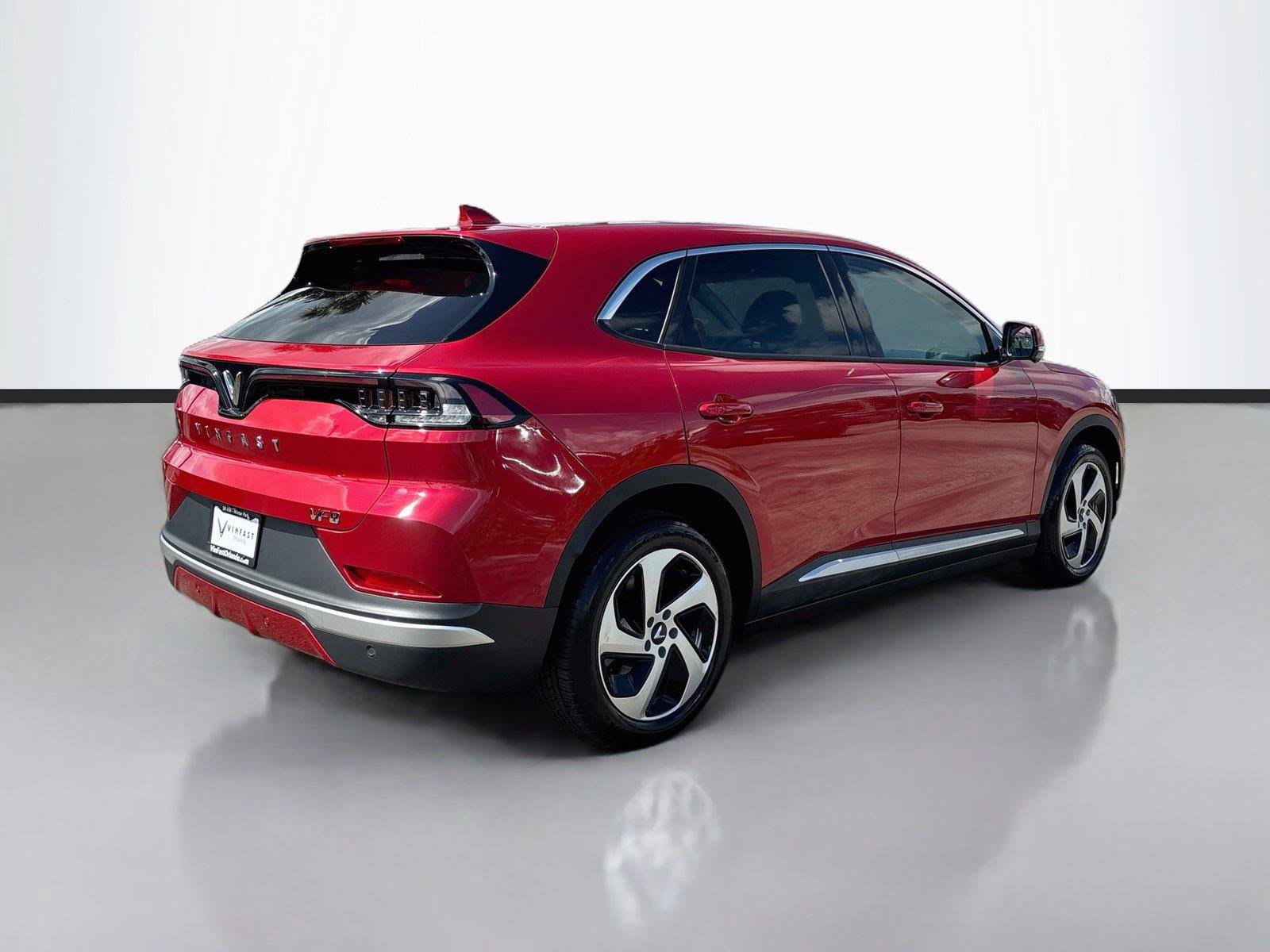 New 2027 VinFast VF 8 Eco AWD/4WD image 7
