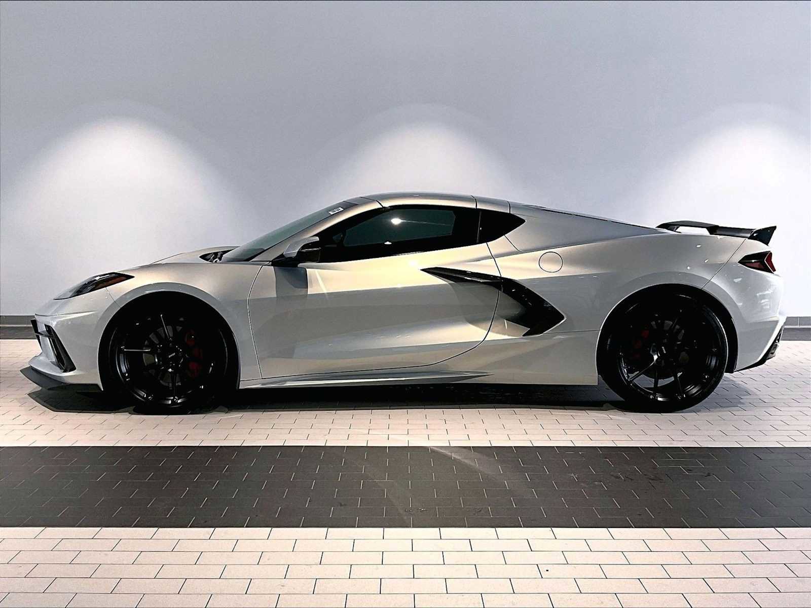 Used 2021 Chevrolet Corvette Stingray Coupe w/ 1LT image 2