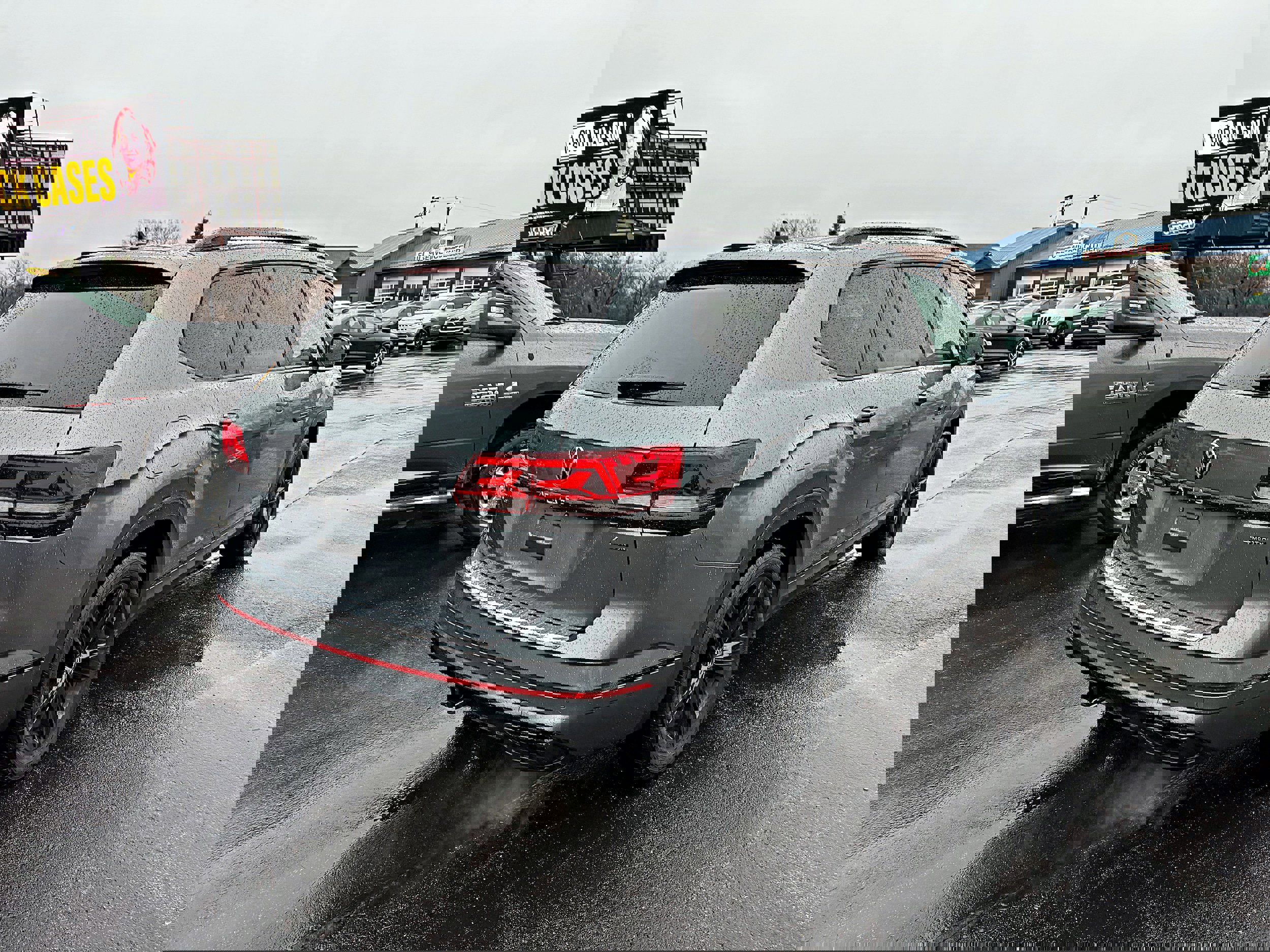 Used 2023 Volkswagen Atlas SEL R-Line image 9