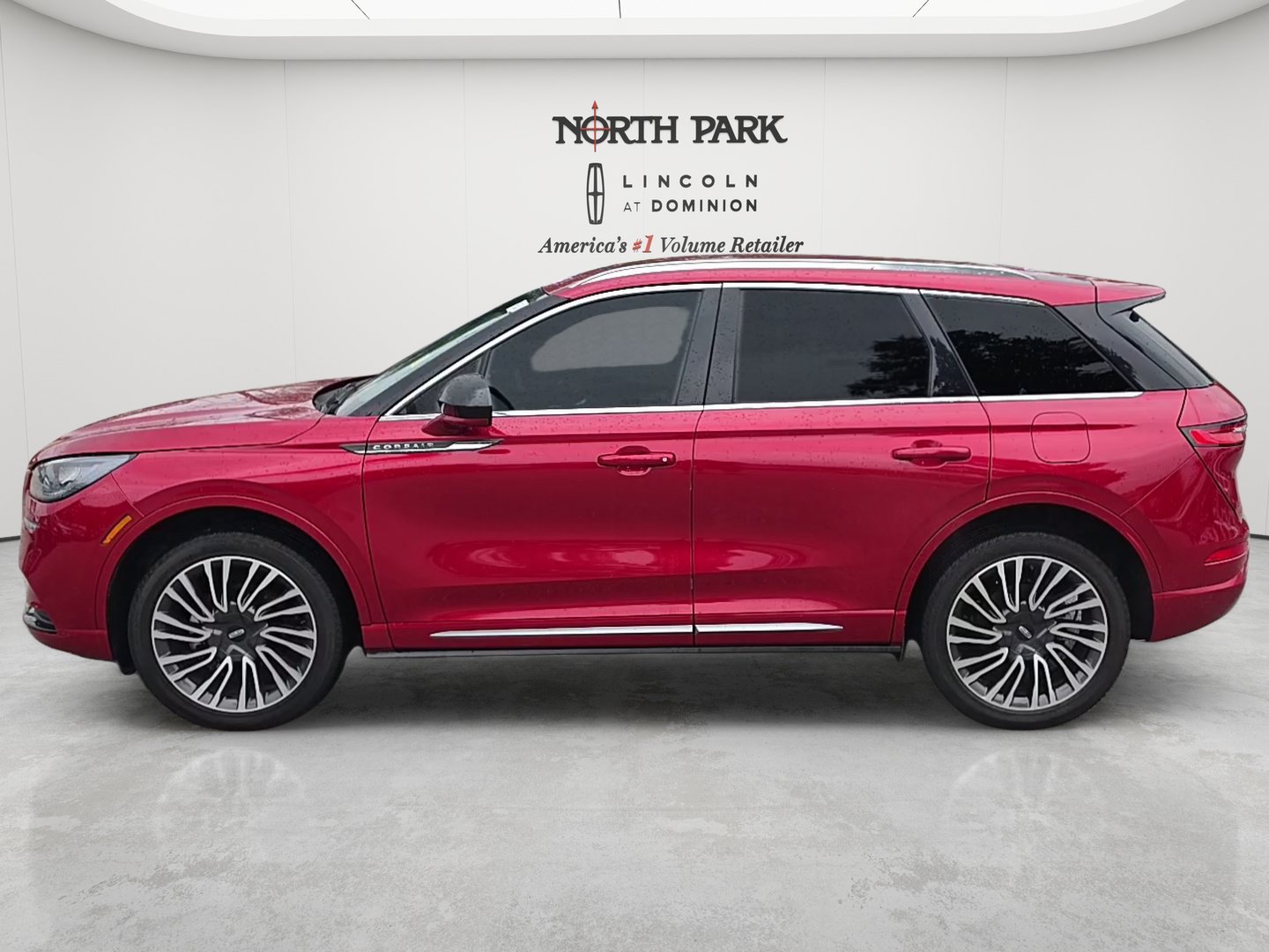 Used 2022 Lincoln Corsair AWD w/ Equipment Group 101A image 2