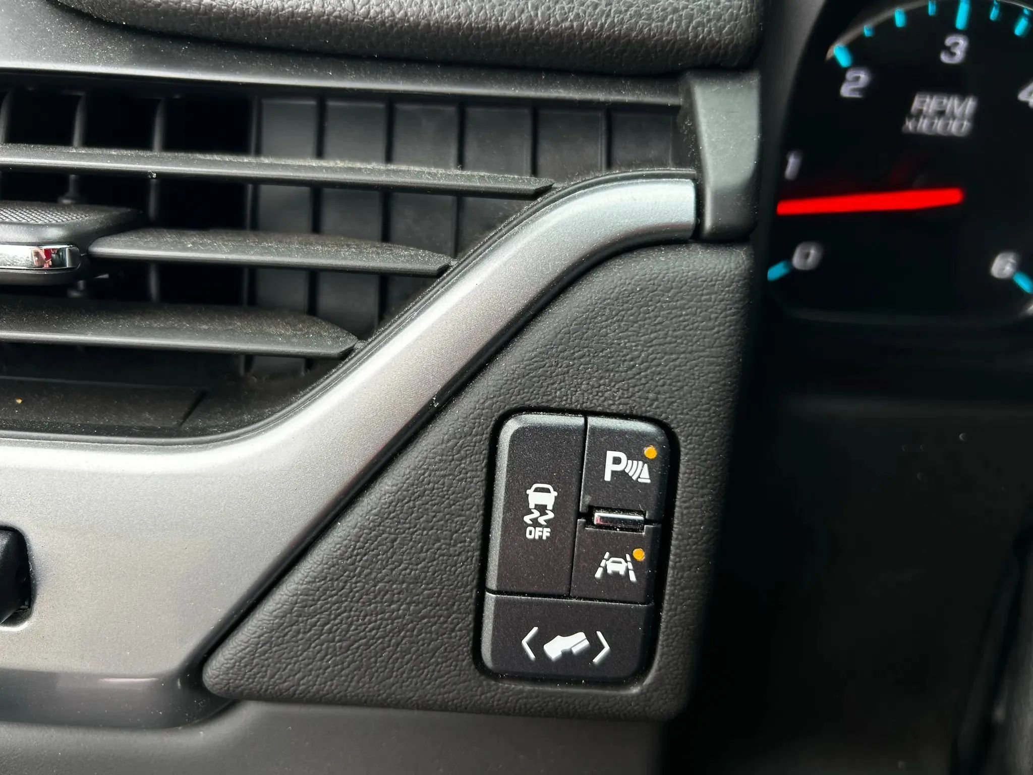 Used 2018 Chevrolet Suburban Premier image 14