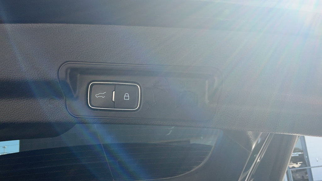 Certified 2023 Ford Explorer XLT RWD image 18