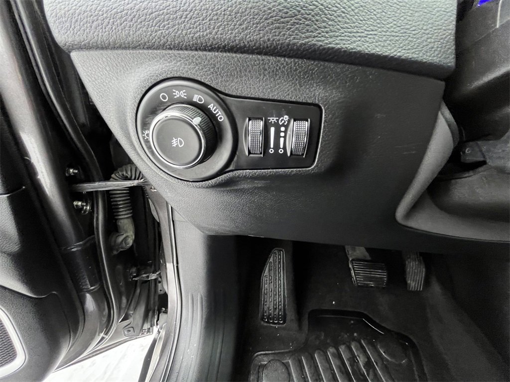 Used 2018 Jeep Compass Latitude image 17