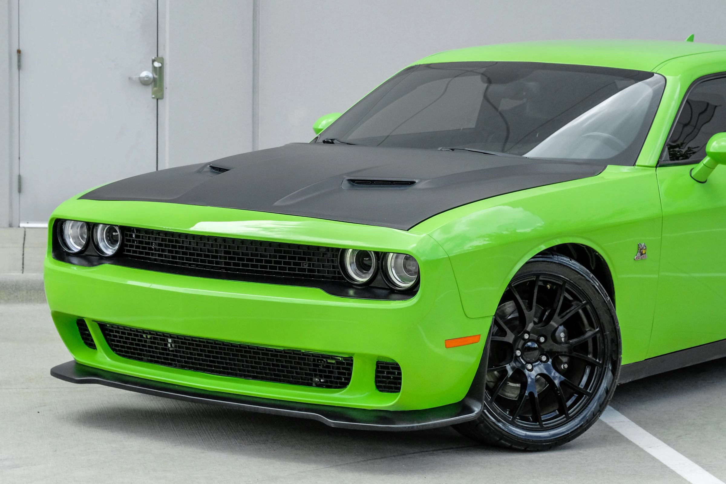 Used 2015 Dodge Challenger R/T Scat Pack w/ Scat Pack Appearance Package RWD image 5