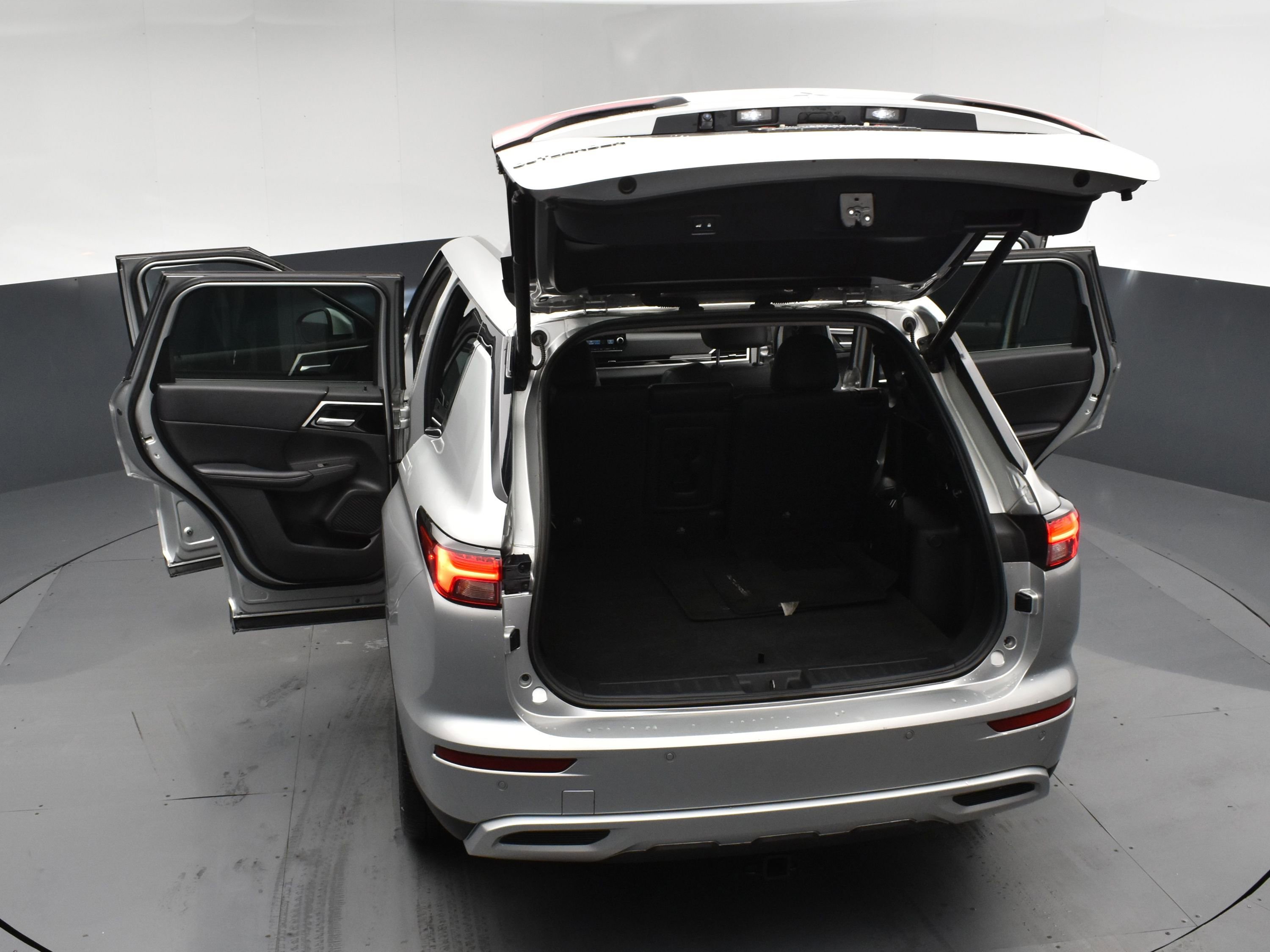 Used 2022 Mitsubishi Outlander SE image 24