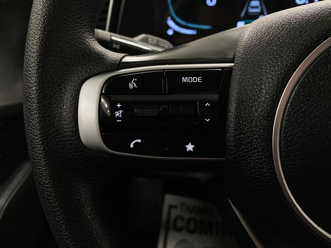 Used 2025 Kia Sportage LX AWD/4WD image 16