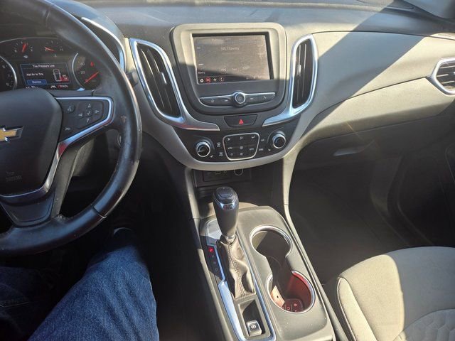 Used 2020 Chevrolet Equinox LT image 2