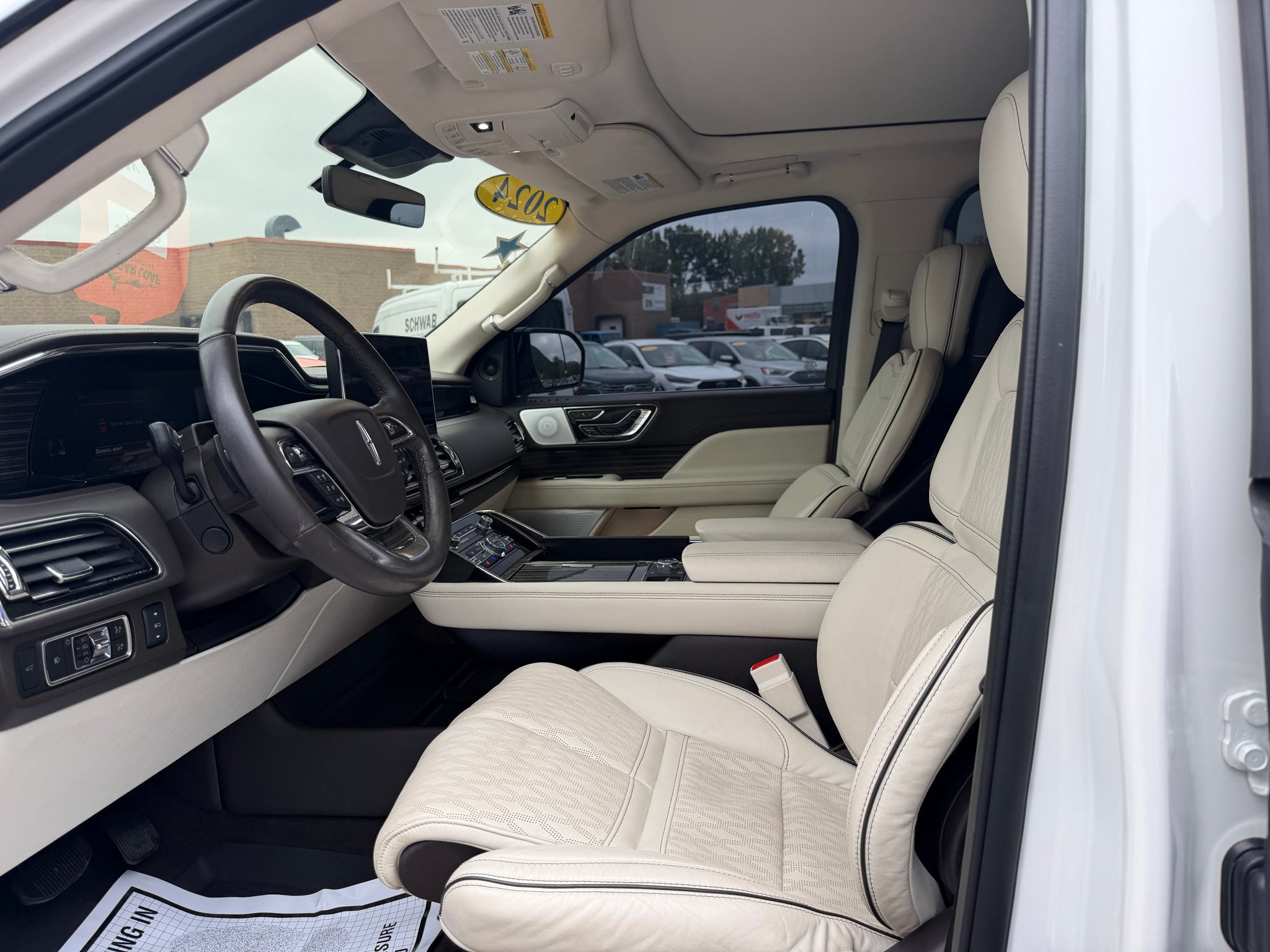 Used 2024 Lincoln Navigator L Black Label AWD/4WD image 7