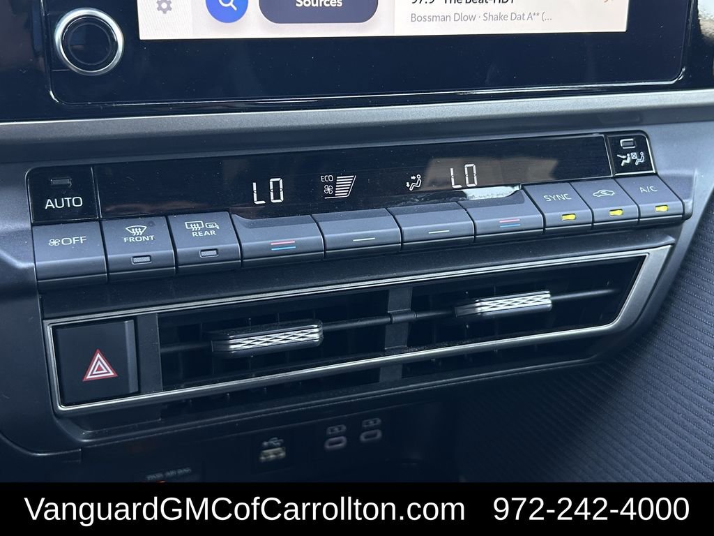 Used 2025 Toyota Camry SE image 21