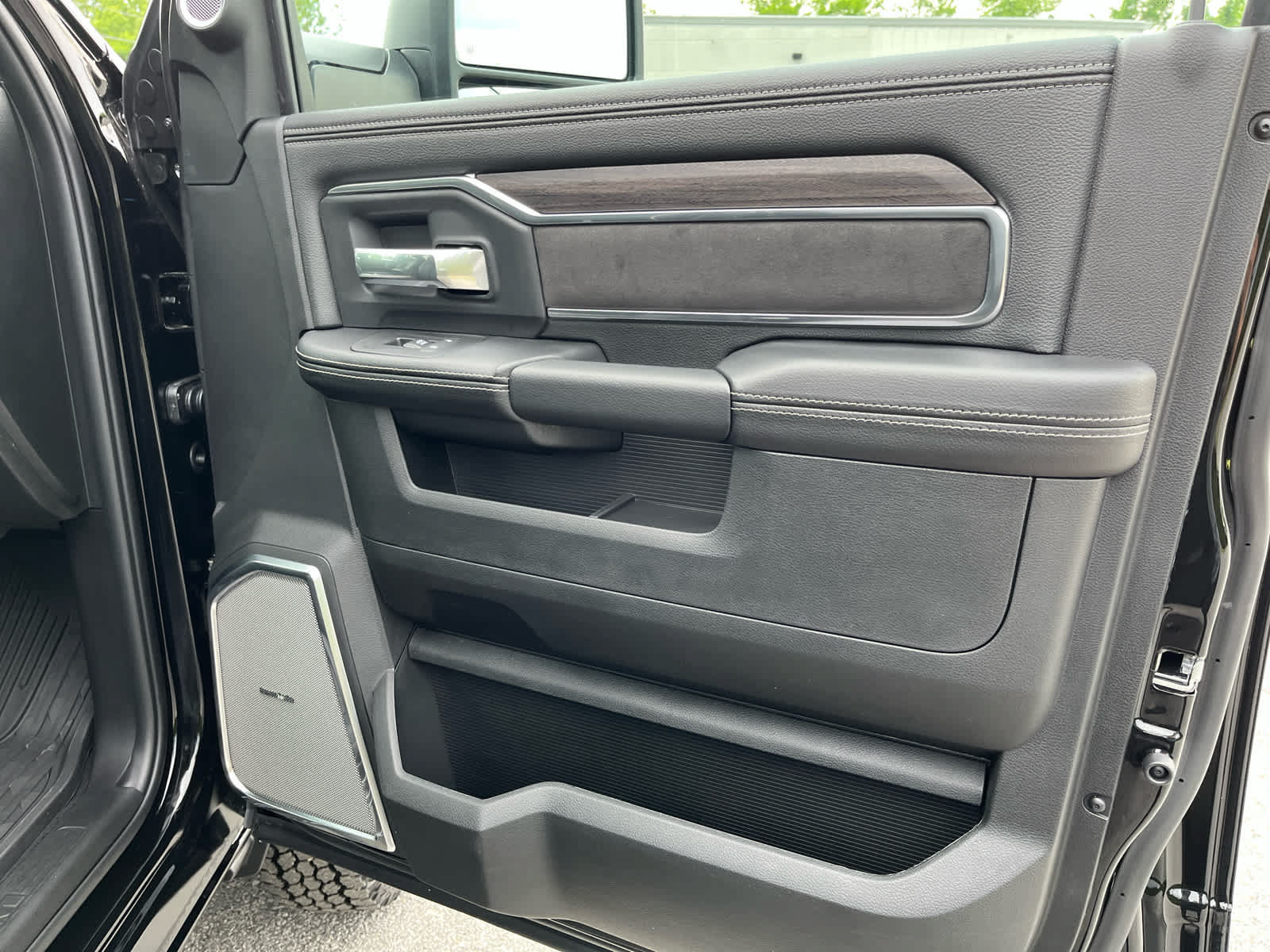 New 2026 RAM 3500 Laramie AWD/4WD image 38