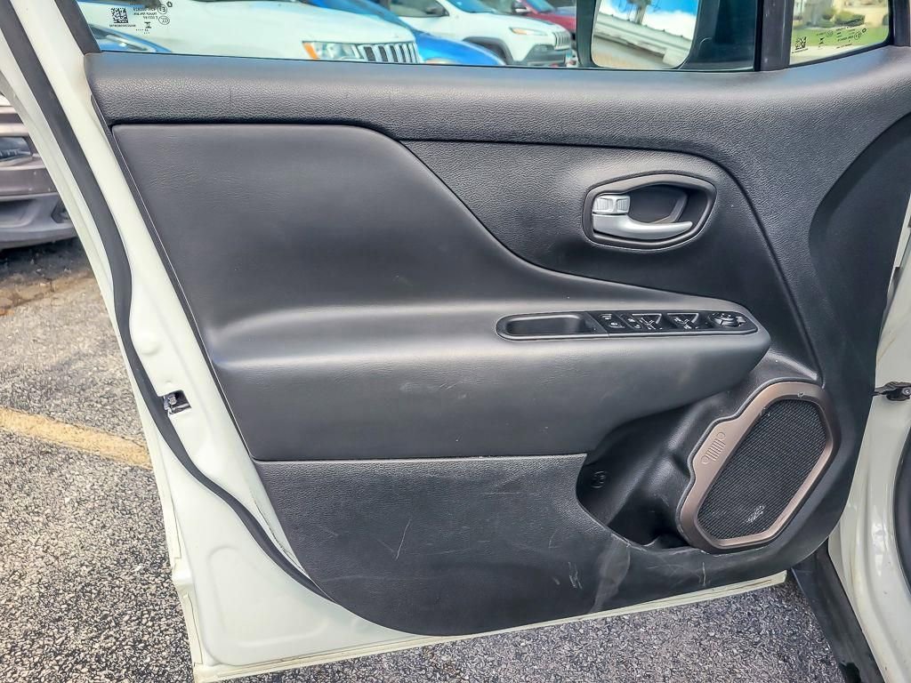 Used 2023 Jeep Renegade Latitude image 19