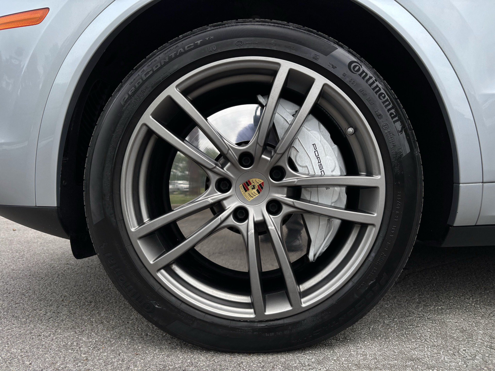 Used 2023 Porsche Cayenne Turbo AWD/4WD image 16
