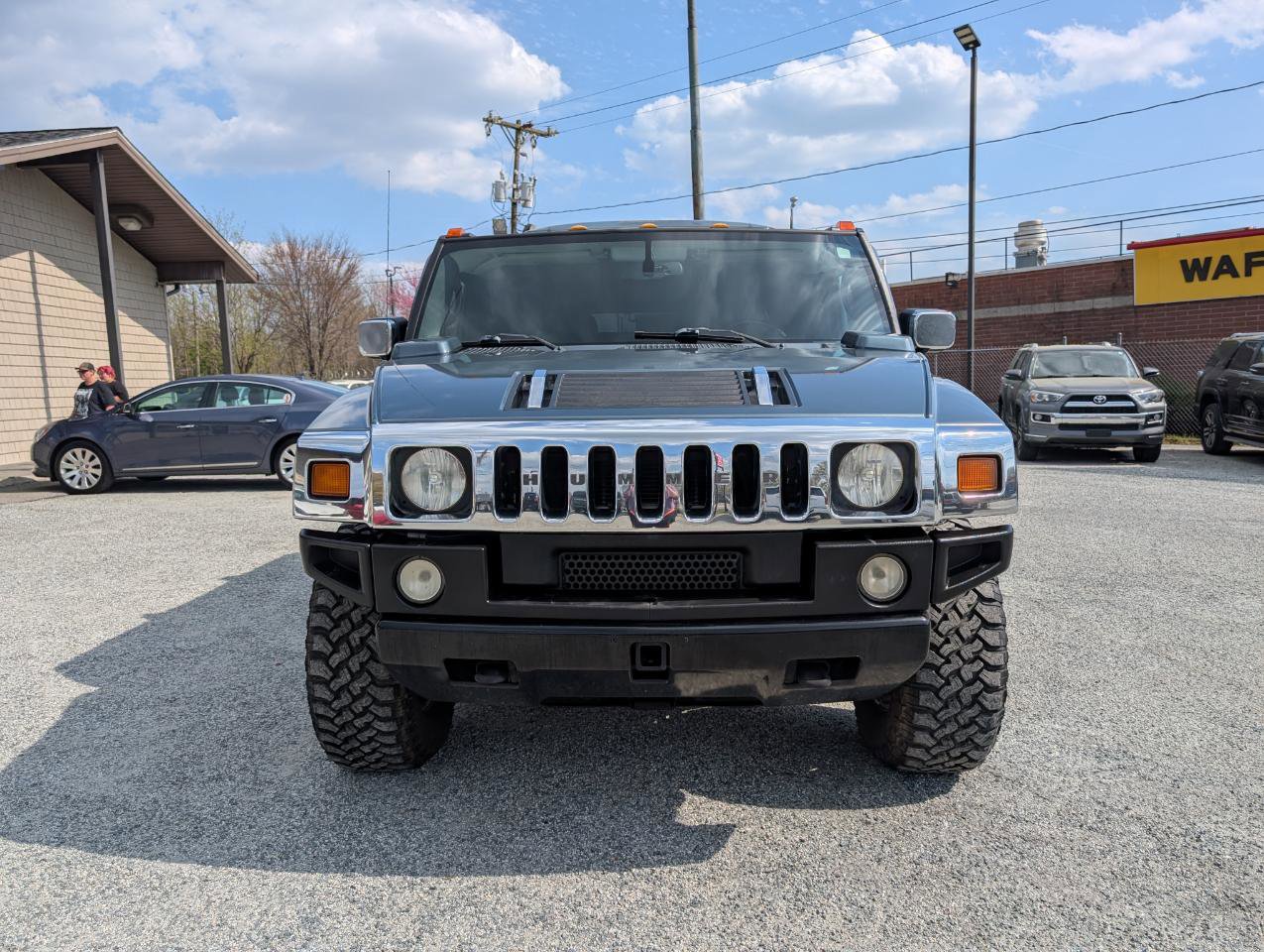 Used 2005 HUMMER H2 w/ Preferred Equipment Group image 2
