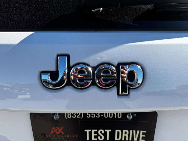 Used 2015 Jeep Grand Cherokee SRT image 14