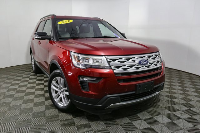 Used 2018 Ford Explorer XLT w/ Equipment Group 201A image 3