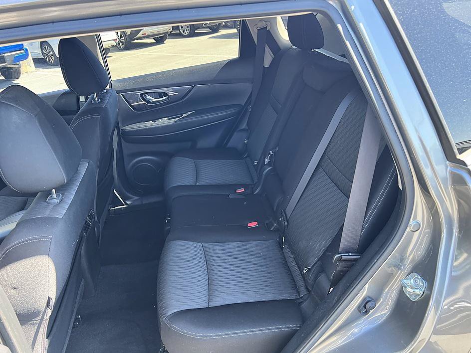 Used 2020 Nissan Rogue SV FWD image 14