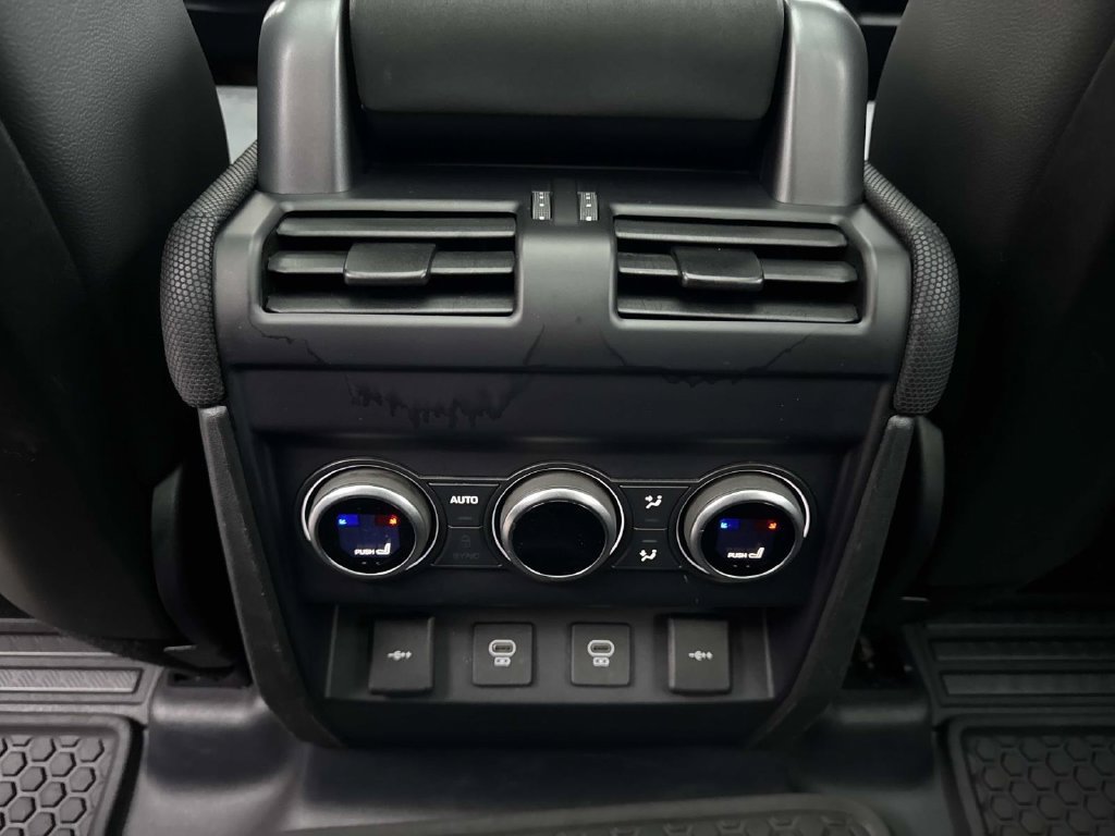 Used 2022 Land Rover Defender 110 X-Dynamic SE AWD/4WD image 16