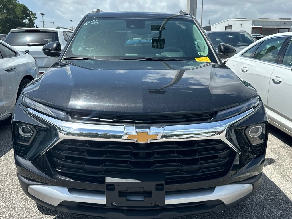 Used 2025 Chevrolet TrailBlazer LT AWD/4WD image 2