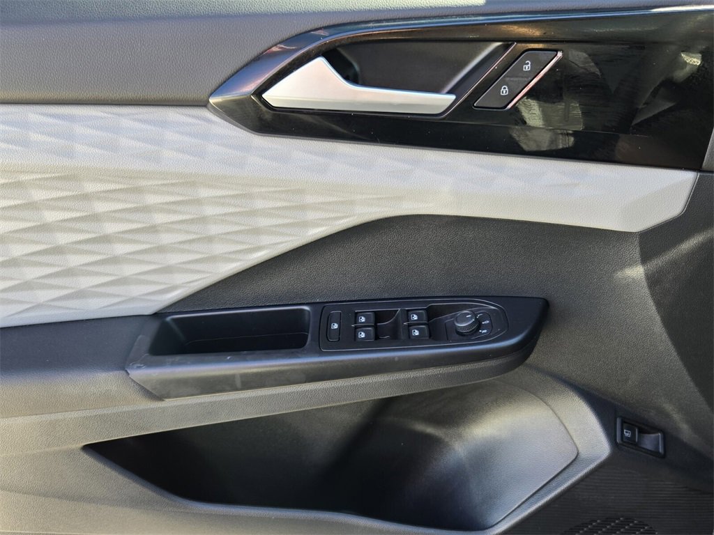 Used 2023 Volkswagen Taos S image 27