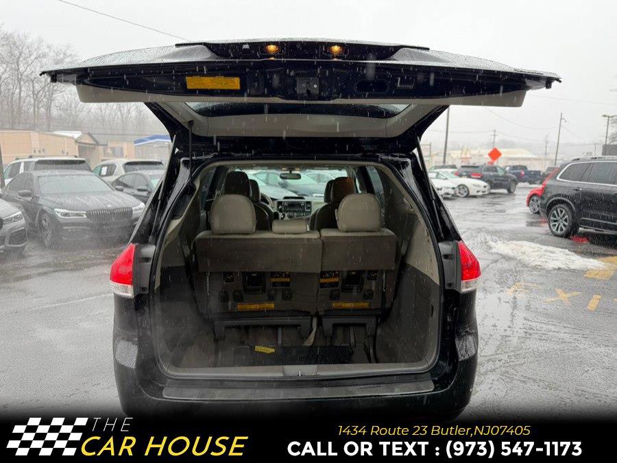 Used 2013 Toyota Sienna XLE image 18