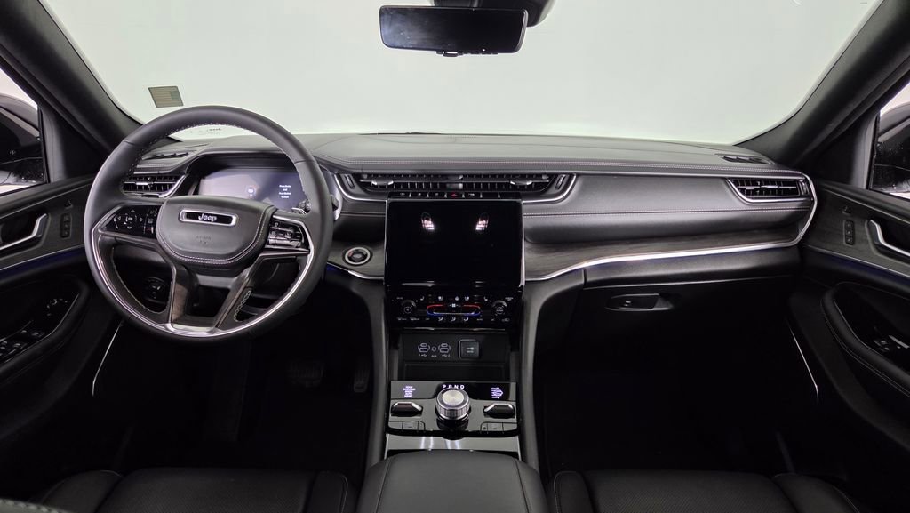 Used 2023 Jeep Grand Cherokee Overland w/ Luxury Tech Group IV AWD/4WD image 40