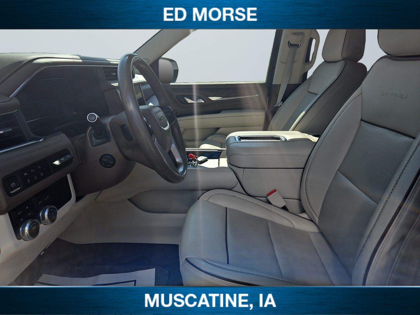 Used 2023 GMC Yukon XL Denali AWD/4WD image 13