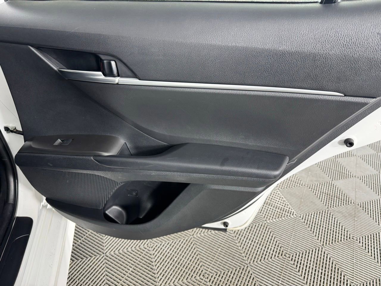 Used 2023 Toyota Camry SE image 25