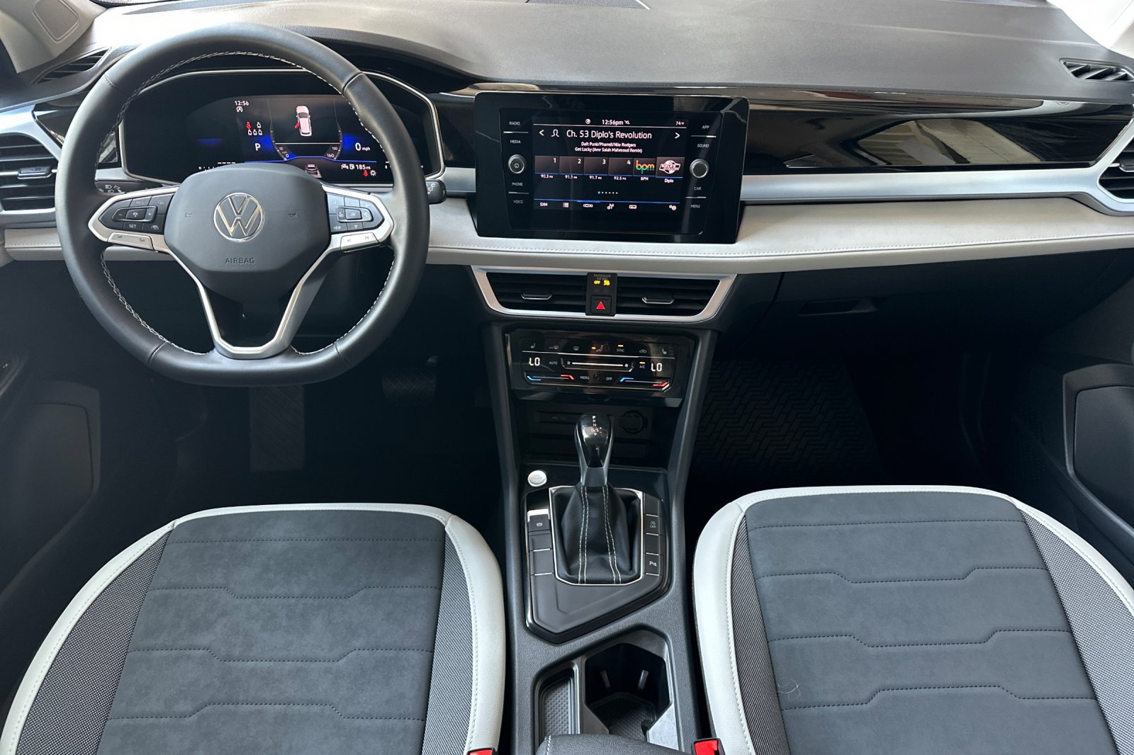 New 2027 Volkswagen Taos SE FWD image 11