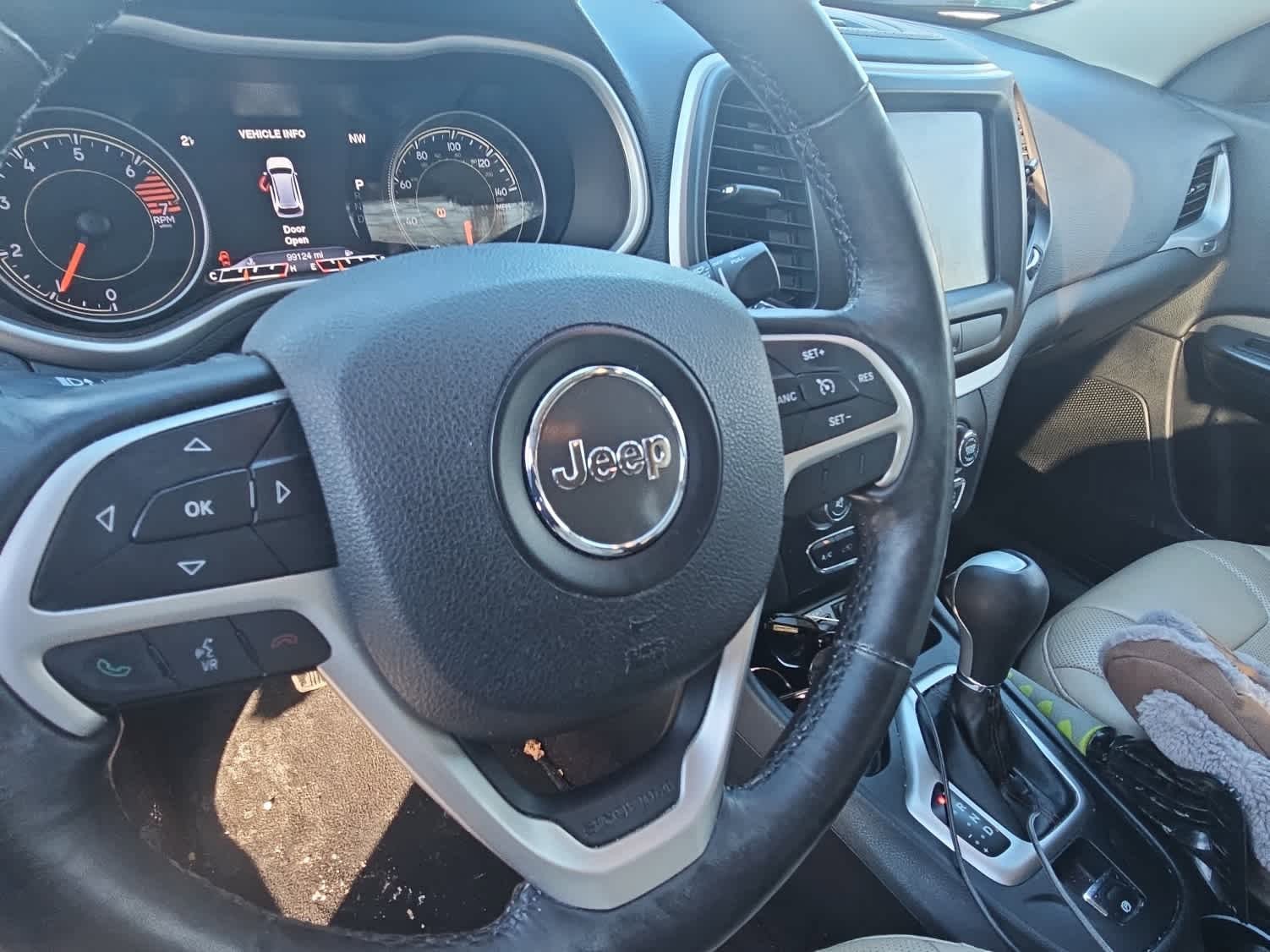 Used 2016 Jeep Cherokee Limited w/ Luxury Group image 5