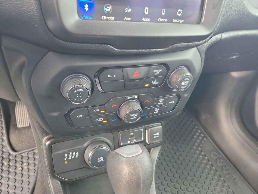 Used 2023 Jeep Renegade Latitude AWD/4WD image 23