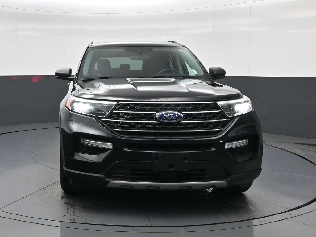 Used 2024 Ford Explorer XLT w/ Equipment Group 202A RWD image 3