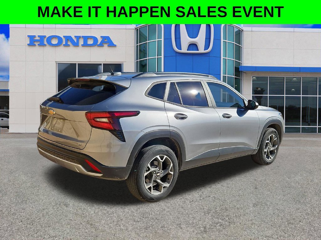 Used 2024 Chevrolet Trax LT w/ Driver Confidence Package FWD image 18
