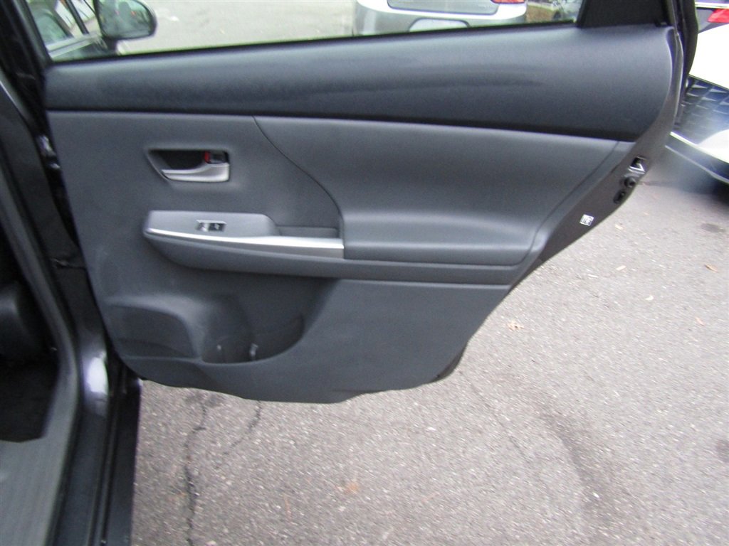 Used 2012 Toyota Prius V image 24